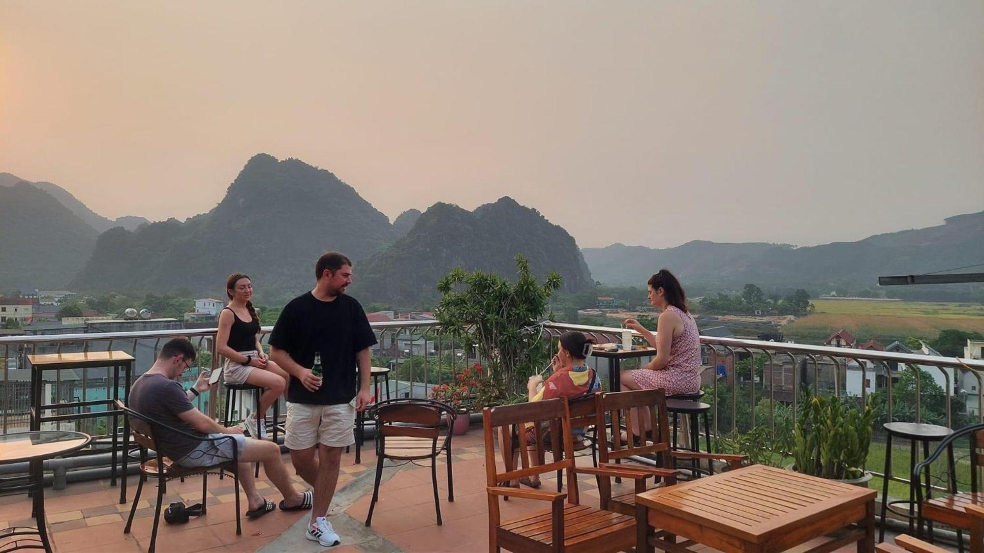 Phong Nha Jasmine Hostel & Roof Top Bar Exterior photo