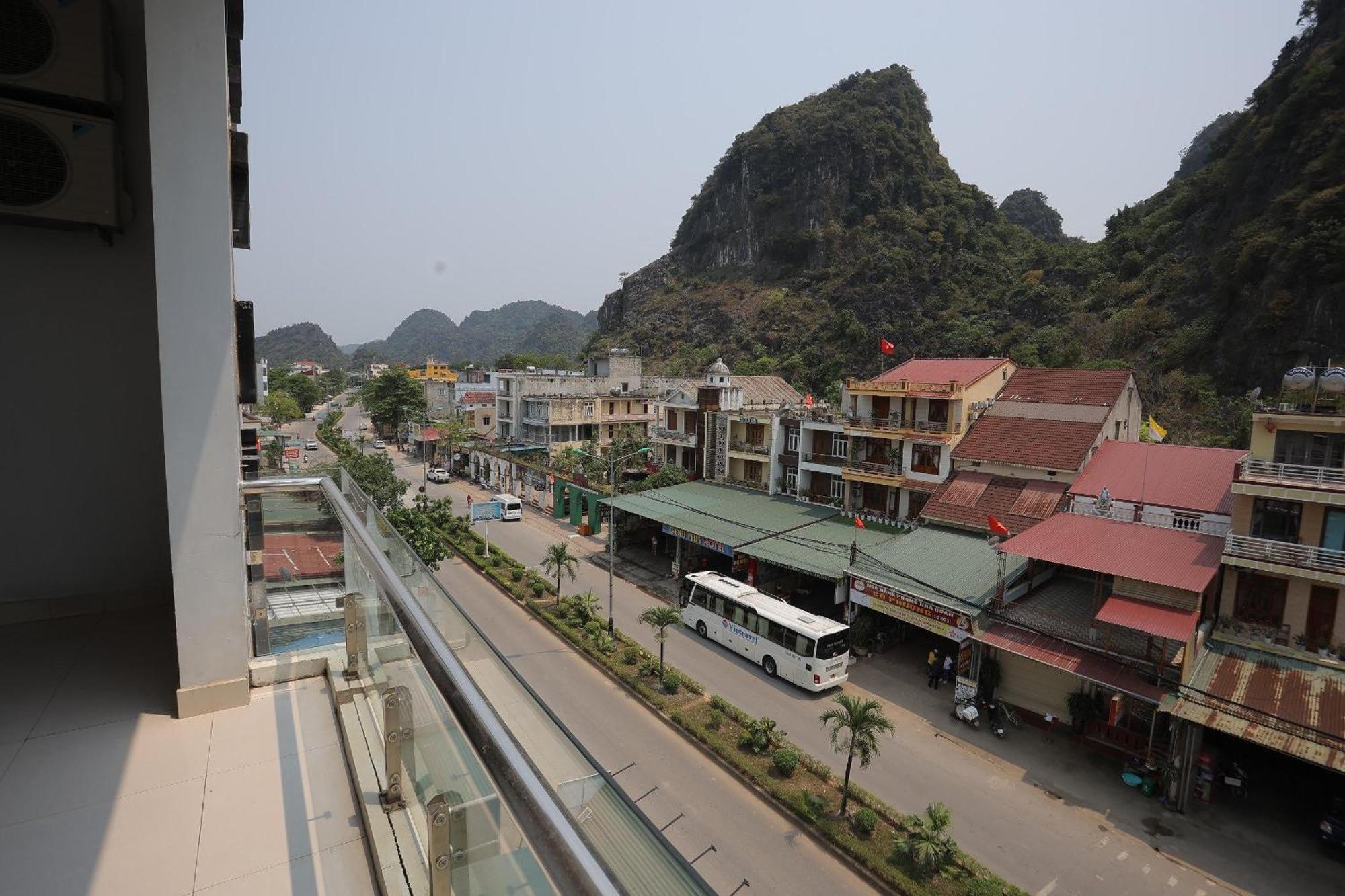 Phong Nha Jasmine Hostel & Roof Top Bar Exterior photo