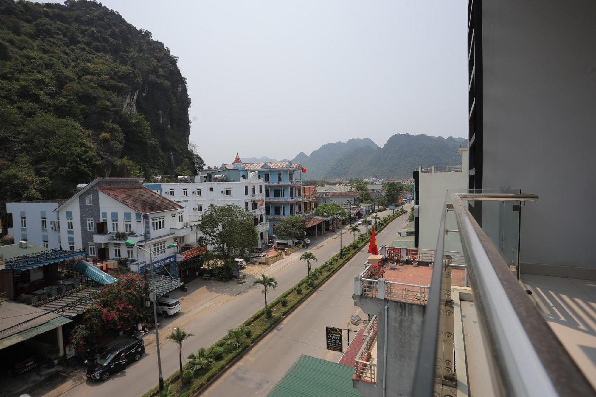 Phong Nha Jasmine Hostel & Roof Top Bar Exterior photo